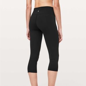 Lululemon Wunder Under Black Cropped Leggings, 21” inseam, size 2